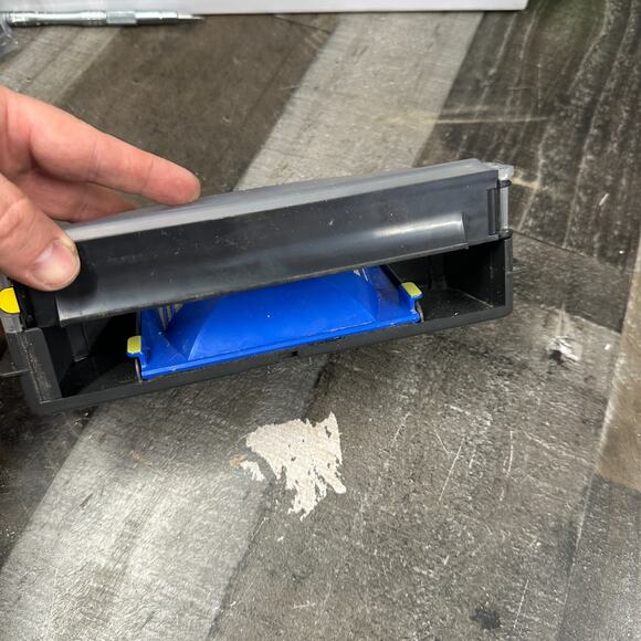 OEM iRobot Roomba AeroVac Bin 671 Vacuum Dust Bin Motor - Picture 7 of 8